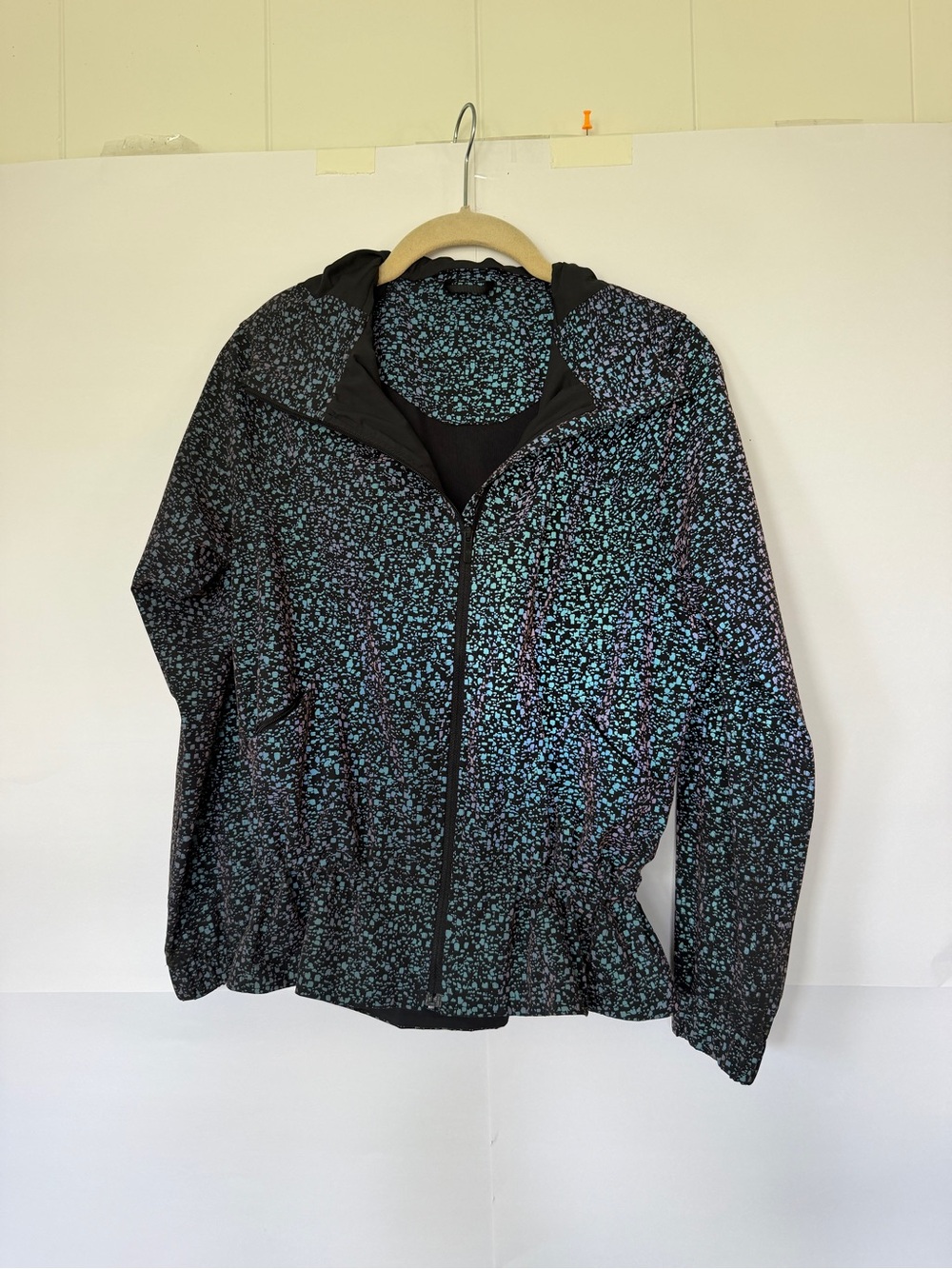 Lululemon SeaWheeze 2019 Mist Over Reflective Windbreaker Jacket Size 4